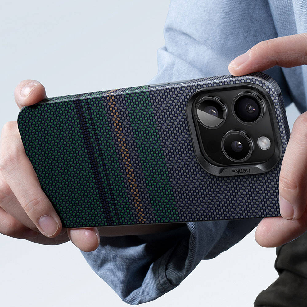 iPhone 15 Pro Kılıf Magsafe Şarj Özellikli Karbon Fiber Tasarımlı Benks Aurora ArmorAir Kevlar Kapak