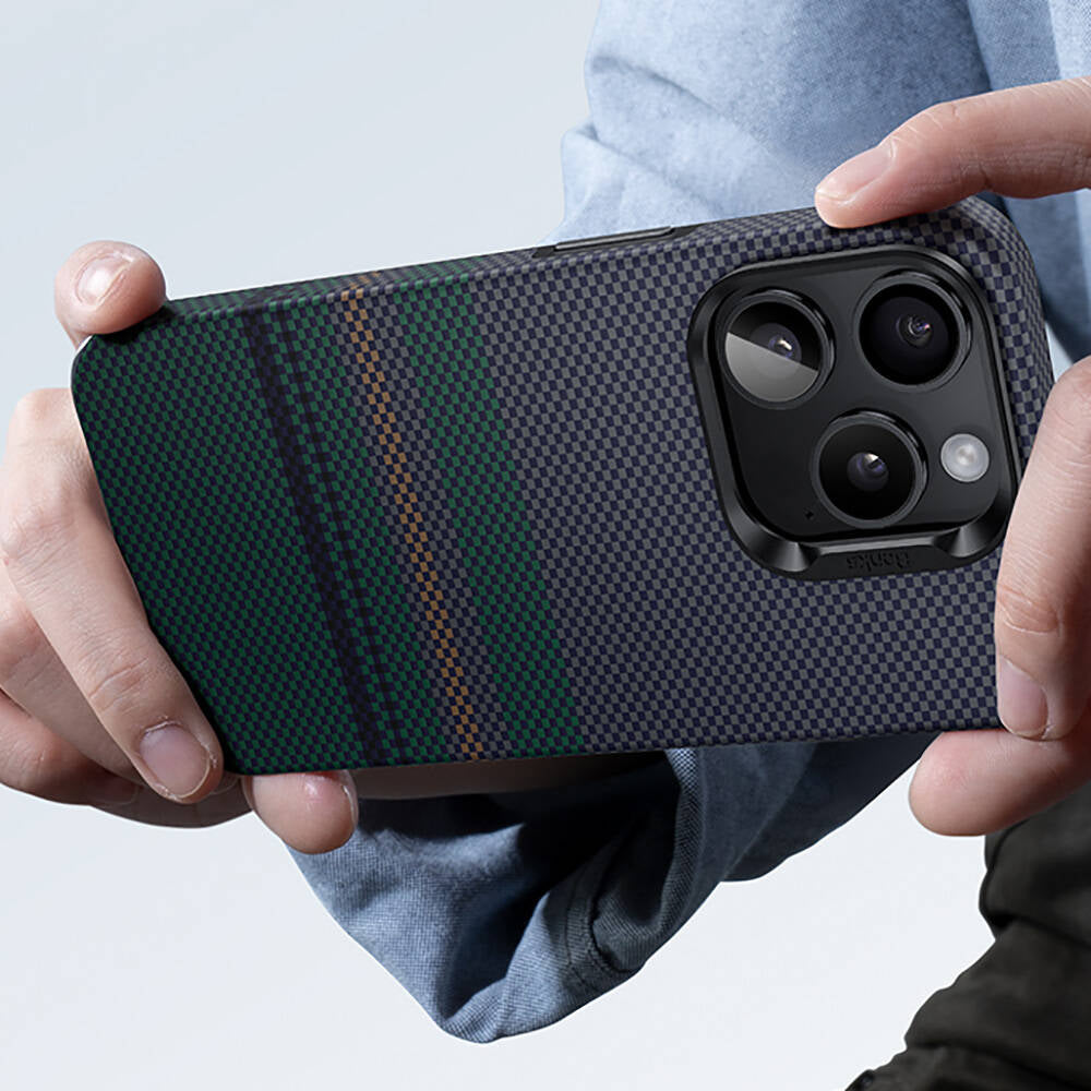 iPhone 15 Pro Kılıf Magsafe Şarj Özellikli Karbon Fiber Tasarımlı Benks Aurora ArmorPro Kevlar Kapak