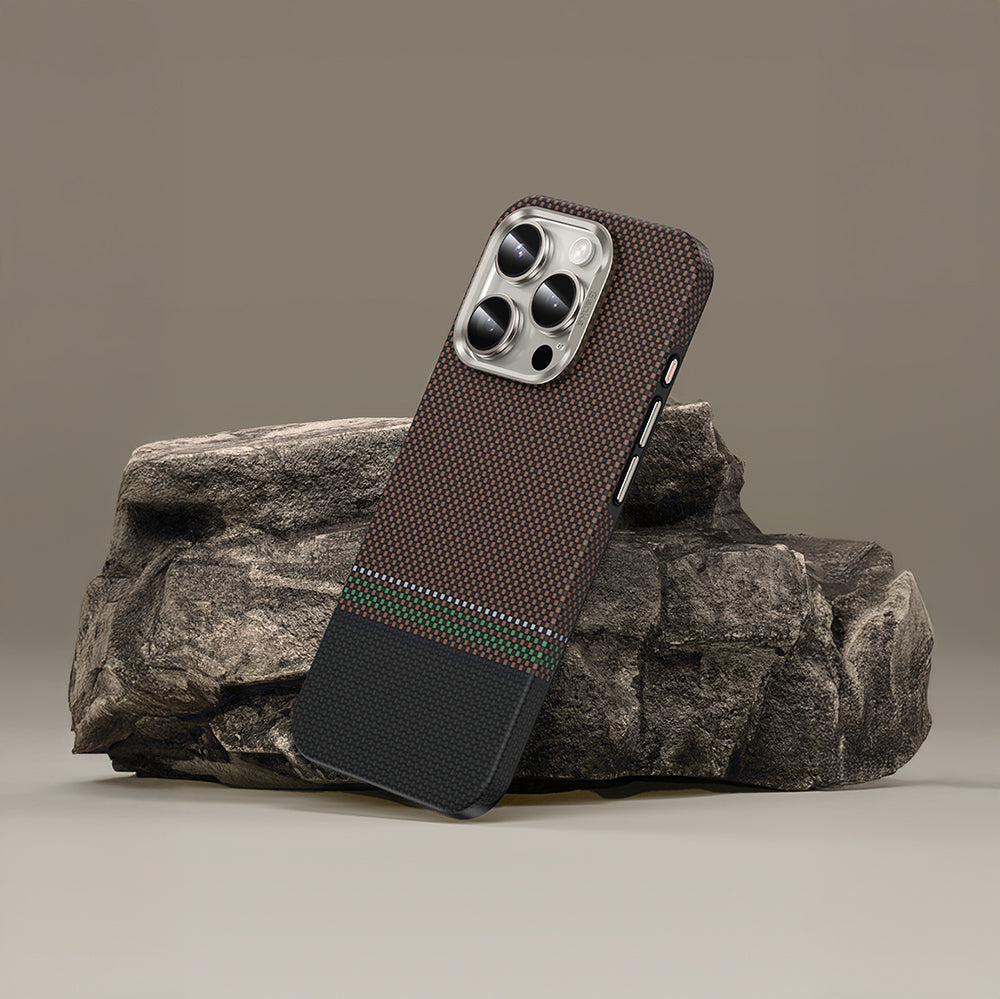 iPhone 15 Pro Max Kılıf Magsafe Şarj Özellikli Karbon Fiber Tasarımlı Benks Prestige ArmorPro Kevlar Kapak