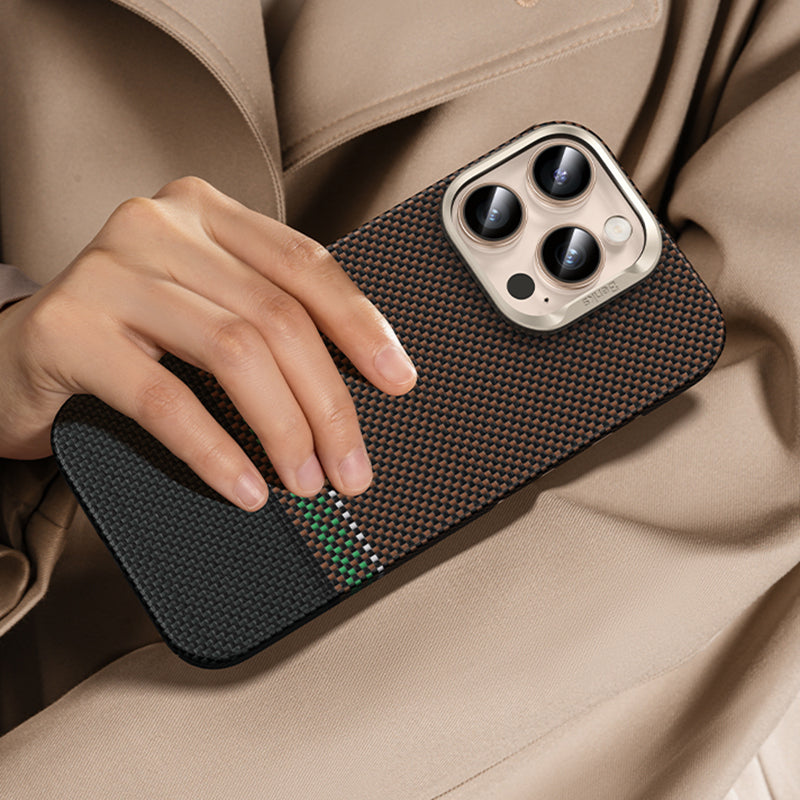 iPhone 16 Pro Kılıf Magsafe Şarj Özellikli Karbon Fiber Tasarımlı Benks Prestige ArmorAir Kevlar Kapak