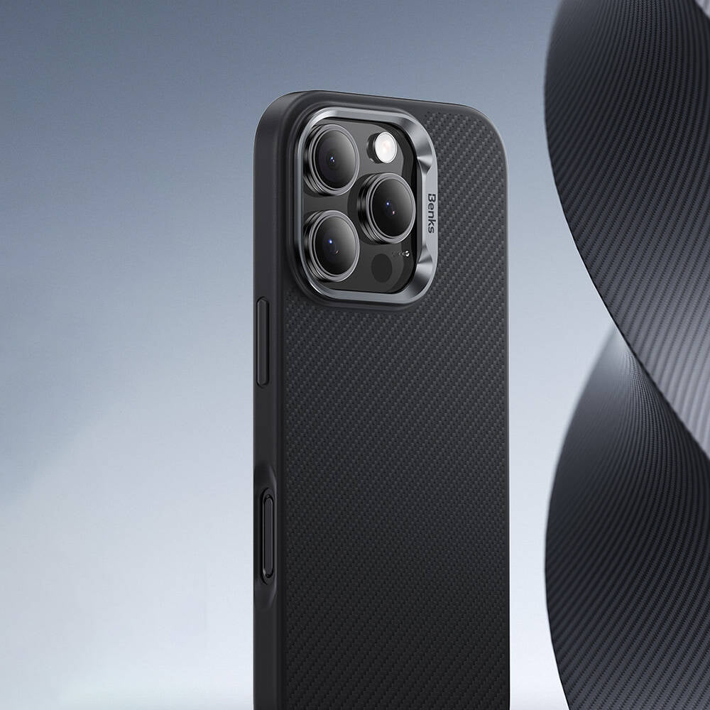 iPhone 16 Pro Max Kılıf Karbon Fiber Magsafe Şarj Özellikli Benks Hybrid ArmorPro 600D Kevlar Kapak