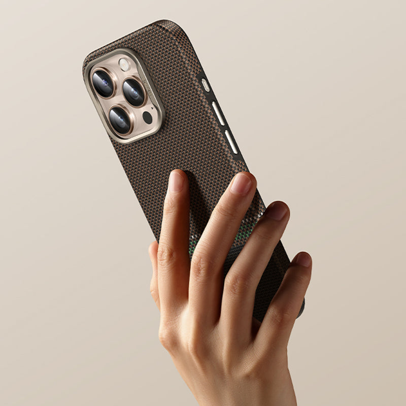 iPhone 16 Pro Max Kılıf Magsafe Şarj Özellikli Karbon Fiber Tasarımlı Benks Prestige ArmorPro Kevlar Kapak