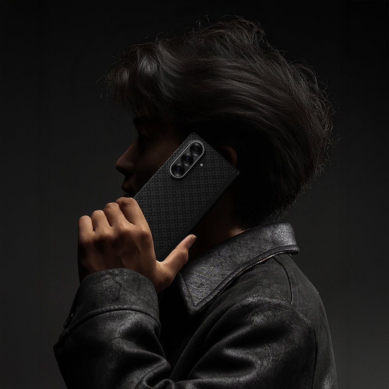 Galaxy Z Fold 7 Kılıf M-Safe Şarj Özellikli Karbon Fiber Benks ArmorAir ArmorGrid Serisi Kevlar Arka Kapak