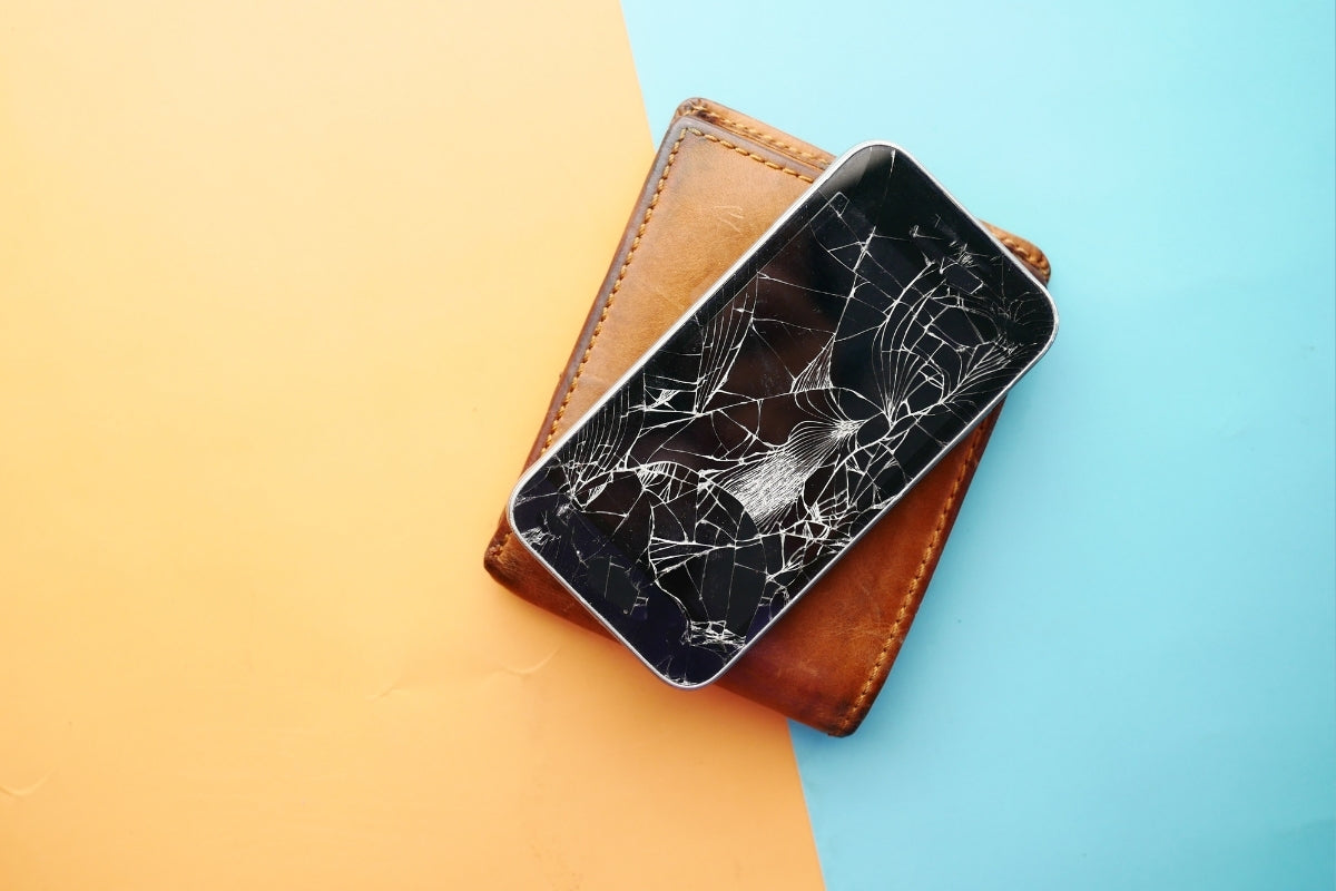 Telefon Ekranı Çatladı: Küçük Bir Çizginin Görünmeyen Büyük Riskleri