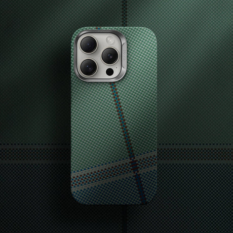 iPhone 15 Pro Kılıf Magsafe Şarj Özellikli Karbon Fiber Tasarımlı Benks Passion Green ArmorAir Kevlar Kapak