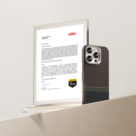 iPhone 15 Pro Kılıf Magsafe Şarj Özellikli Karbon Fiber Tasarımlı Benks Prestige ArmorAir Kevlar Kapak