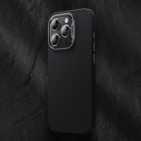 iPhone 15 Pro Max Kılıf Karbon Fiber Magsafe Şarj Özellikli Benks Hybrid ArmorPro 600D Kevlar Kapak