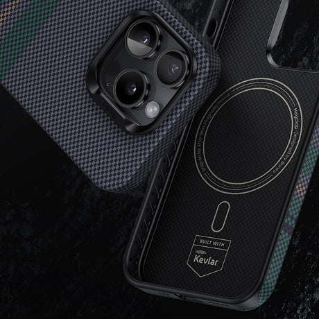 iPhone 15 Pro Max Kılıf Magsafe Şarj Özellikli Karbon Fiber Tasarımlı Benks Aurora ArmorPro Kevlar Kapak