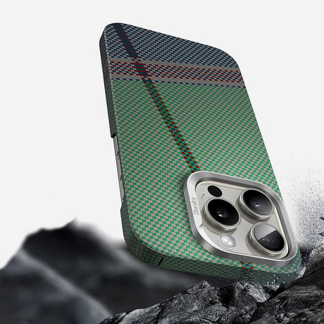 iPhone 16 Pro Kılıf Magsafe Şarj Özellikli Karbon Fiber Tasarımlı Benks Passion Green ArmorAir Kevlar Kapak