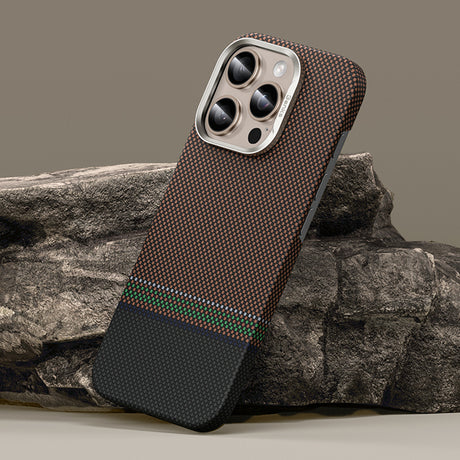 iPhone 16 Pro Kılıf Magsafe Şarj Özellikli Karbon Fiber Tasarımlı Benks Prestige ArmorAir Kevlar Kapak