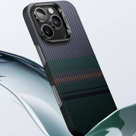 iPhone 16 Pro Max Kılıf Magsafe Şarj Özellikli Karbon Fiber Tasarımlı Benks Aurora ArmorAir Kevlar Kapak