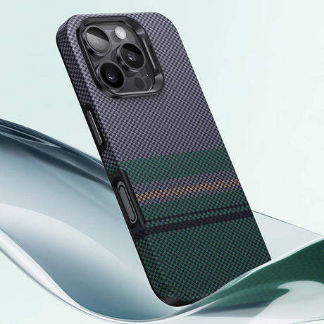 iPhone 16 Pro Max Kılıf Magsafe Şarj Özellikli Karbon Fiber Tasarımlı Benks Aurora ArmorPro Kevlar Kapak