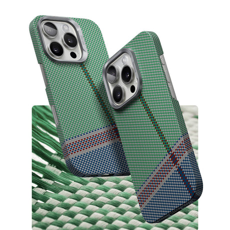 iPhone 16 Pro Max Kılıf Magsafe Şarj Özellikli Karbon Fiber Tasarımlı Benks Passion Green ArmorAir Kevlar Kapak
