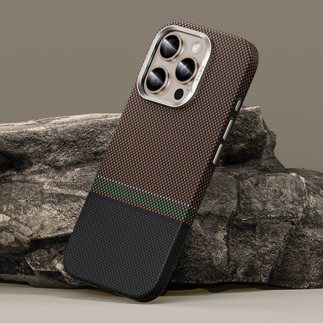 iPhone 16 Pro Max Kılıf Magsafe Şarj Özellikli Karbon Fiber Tasarımlı Benks Prestige ArmorPro Kevlar Kapak