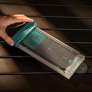 iPhone 16 Pro / 17 Benks Glass Warrior 2.0 AR-EZFita Cam Ekran Koruyucu + Kolay Uygulama Aparatı