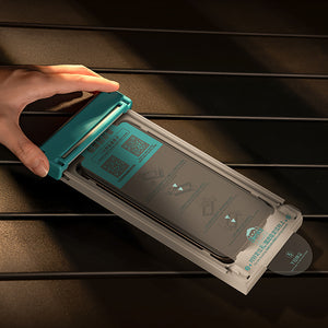 iPhone 17 Pro Max Benks Glass Warrior 2.0 EZFita Privacy Hayalet Cam Ekran Koruyucu + Kolay Uygulama Aparatı