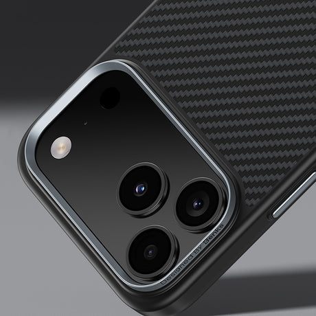 iPhone 17 Pro Max Kılıf Karbon Fiber M-safe Şarj Özellikli Benks Hybrid ArmorPro 600D Kevlar Kapak