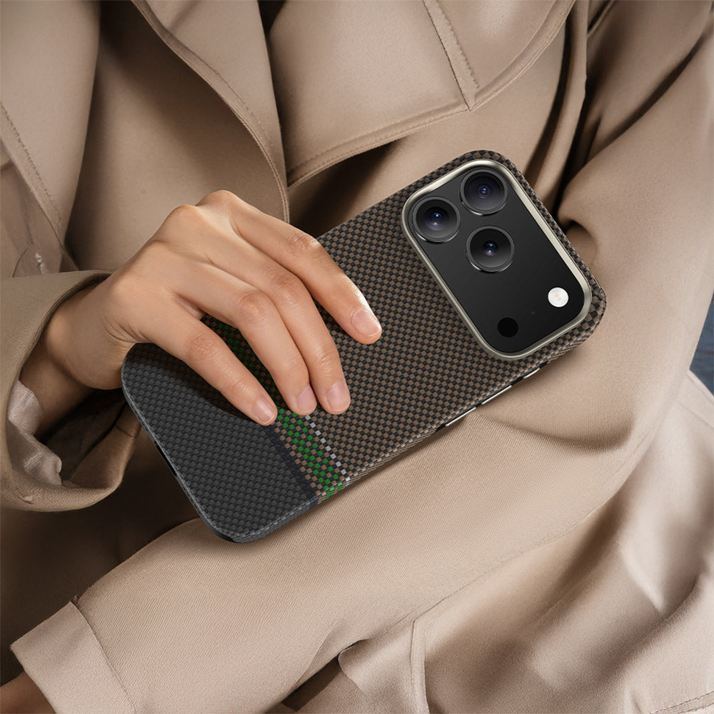 iPhone 17 Pro Max Kılıf M-safe Şarj Özellikli Karbon Fiber Tasarımlı Benks Prestige ArmorPro Kevlar Kapak