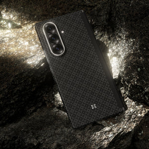 Galaxy Z Fold 7 Kılıf M-Safe Şarj Özellikli Karbon Fiber Benks ArmorAir ArmorGrid Serisi Kevlar Arka Kapak